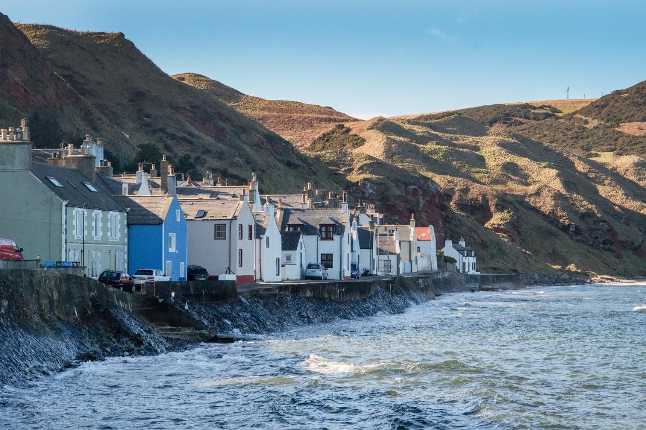 Finest Retreats - Ellie-Jo Cottage Gardenstown Bagian luar foto