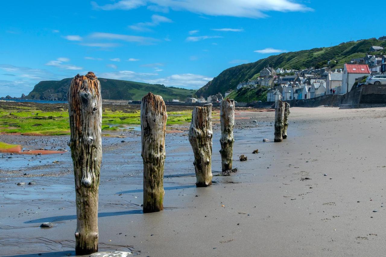 Finest Retreats - Ellie-Jo Cottage Gardenstown Bagian luar foto