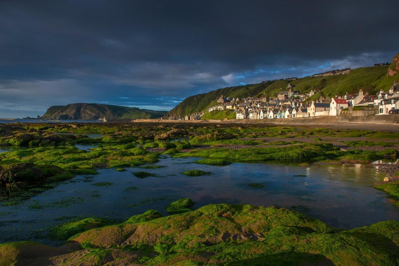 Finest Retreats - Ellie-Jo Cottage Gardenstown Bagian luar foto